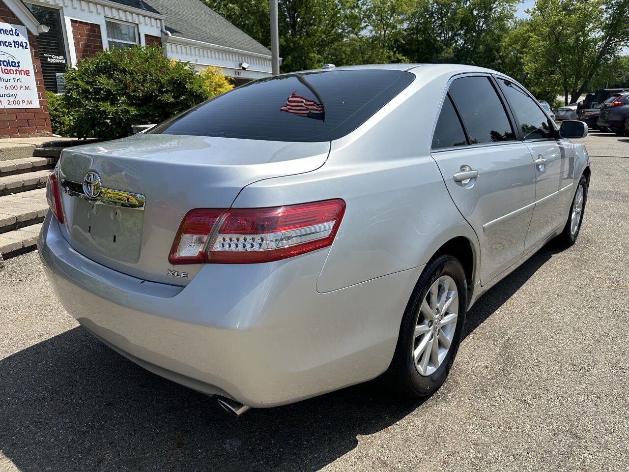 Used 2010 Toyota Camry LE FWD image 8