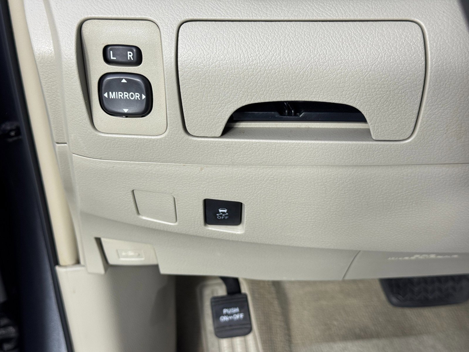 Used 2011 Toyota Camry LE w/ LE Extra-Value Pkg image 14