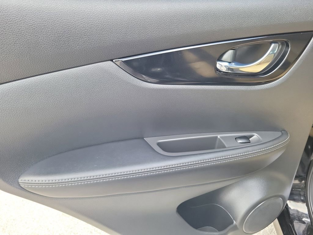 Certified 2022 Nissan Rogue Sport SV image 16