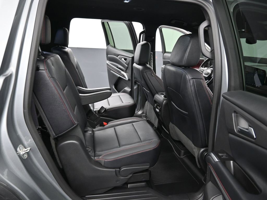 Used 2025 Chevrolet Traverse Z71 w/ Driver Confidence Package image 18