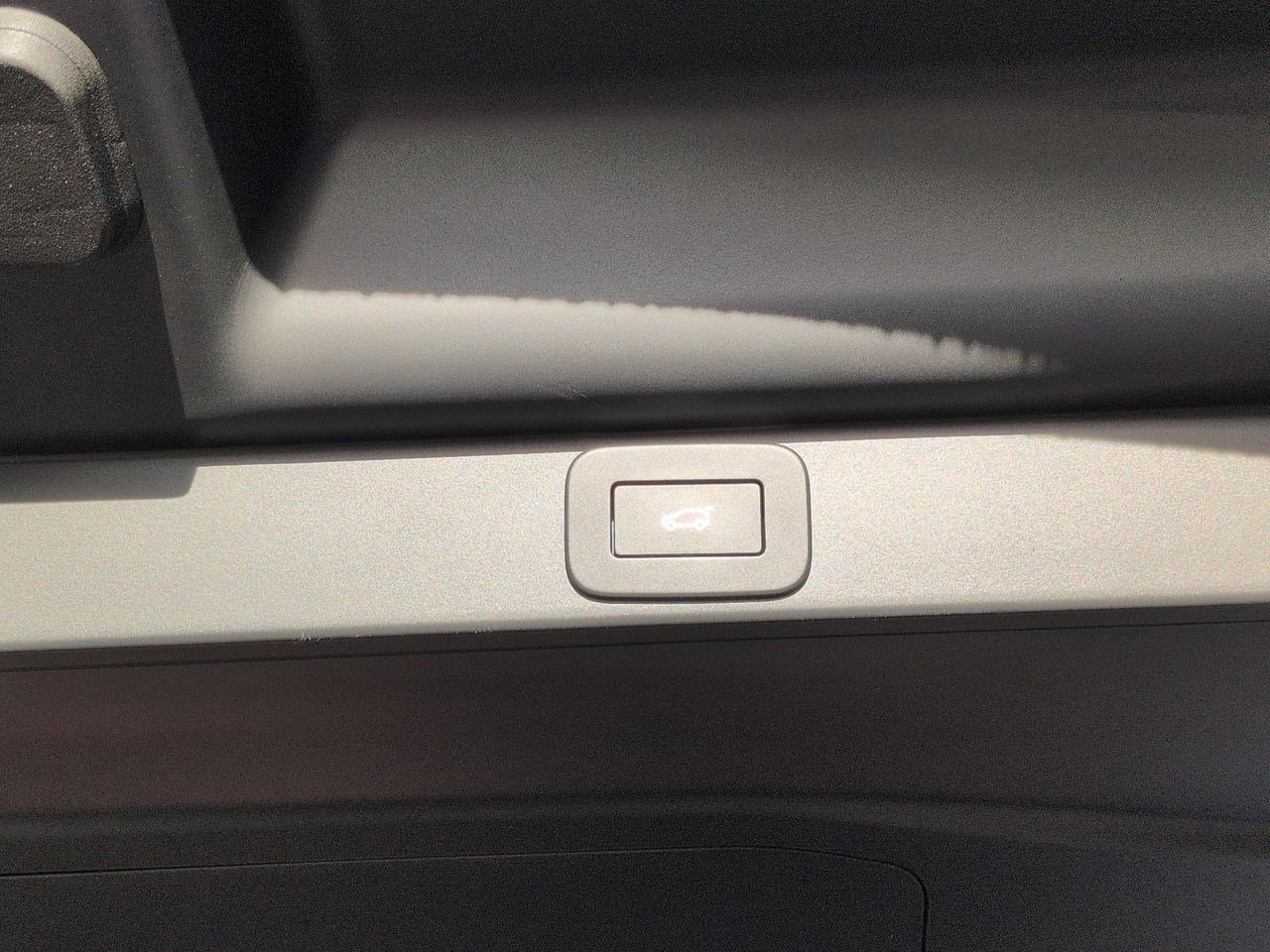 Certified 2023 Land Rover Range Rover Long Wheelbase Autobiography image 25