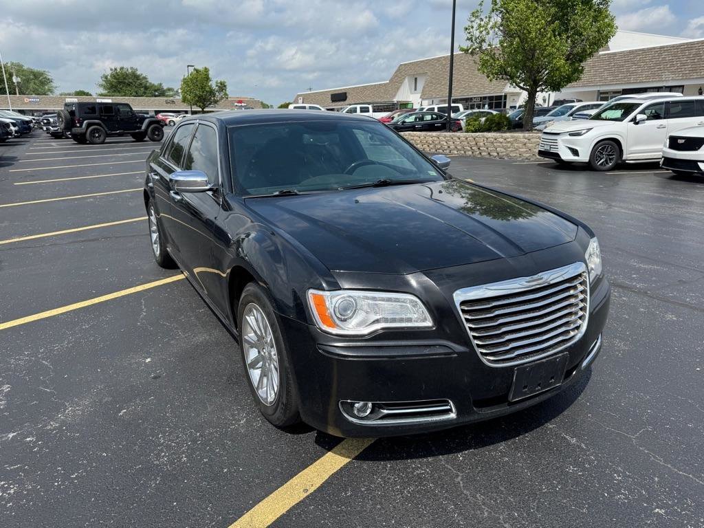 Used 2014 Chrysler 300 C image 3