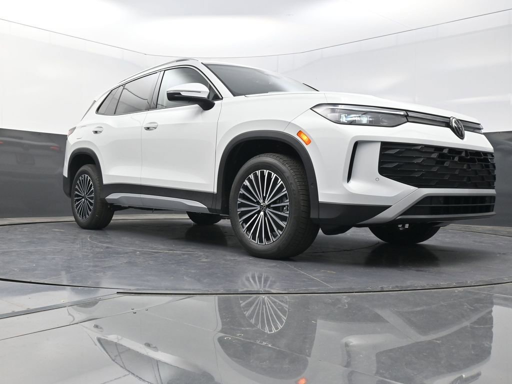 Used 2025 Volkswagen Tiguan S image 23