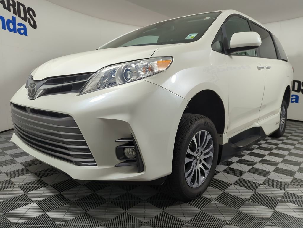 Used 2018 Toyota Sienna XLE