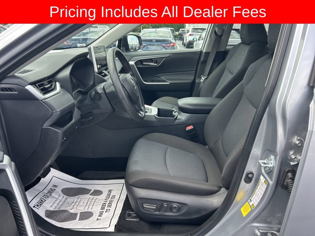 Used 2025 Toyota RAV4 XLE w/ Convenience Package FWD image 2
