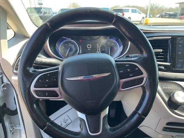 Used 2018 Chrysler Pacifica Touring-L Plus image 13