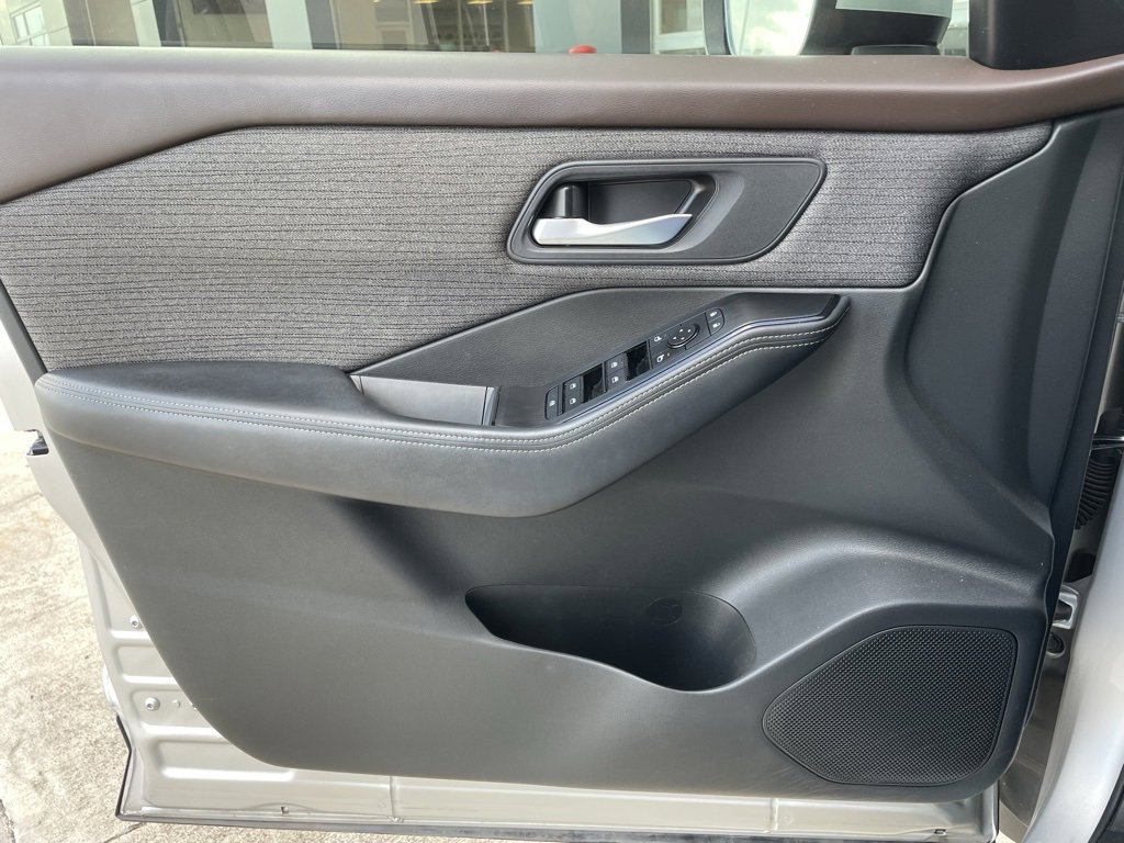 Certified 2021 Nissan Rogue SV image 9