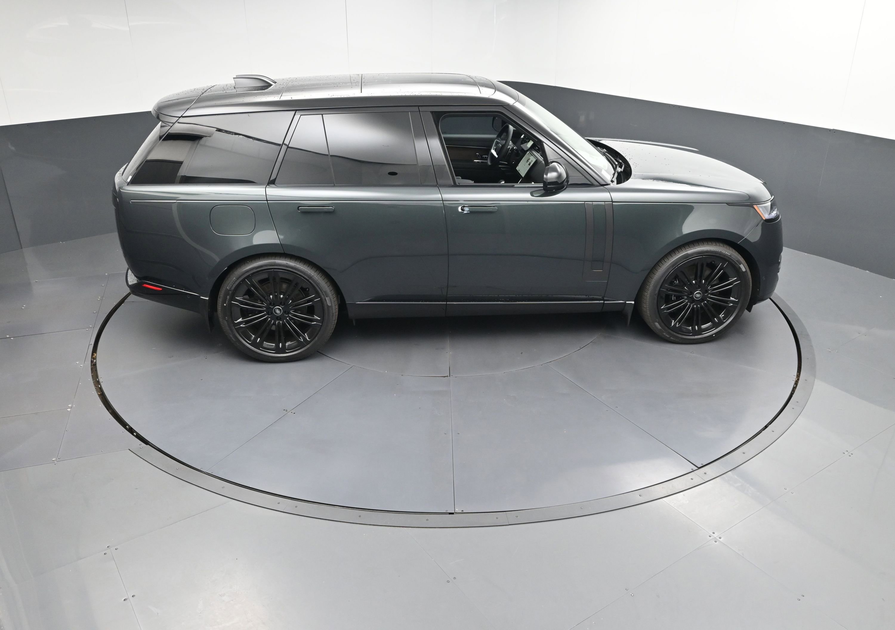 New 2025 Land Rover Range Rover SE image 34