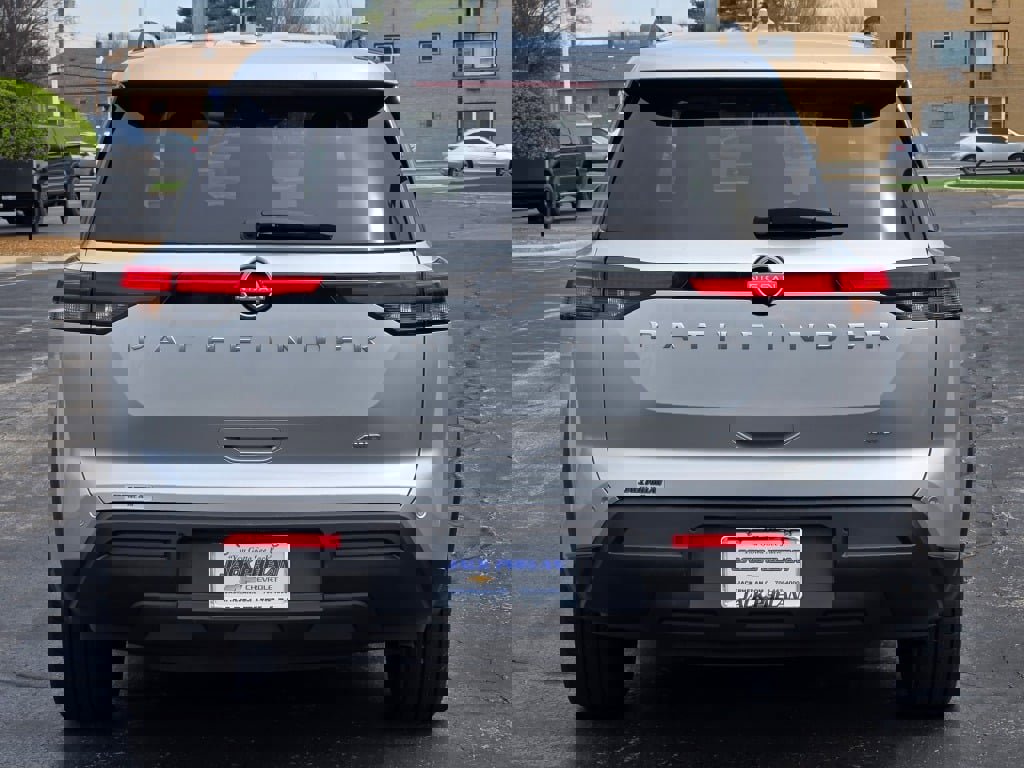 Used 2025 Nissan Pathfinder SV image 14