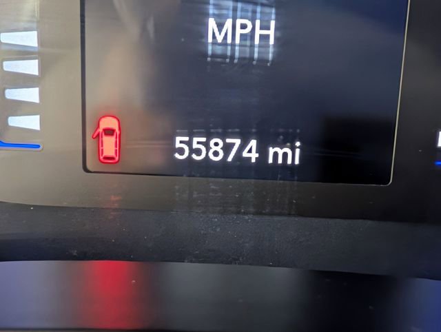 Certified 2023 Chrysler Voyager LX image 18