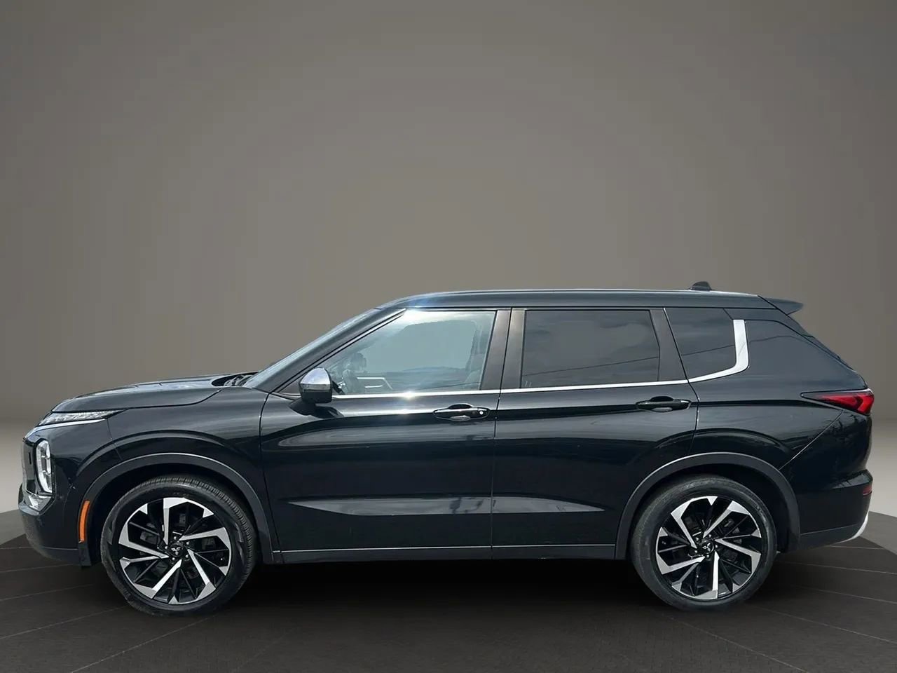 Used 2022 Mitsubishi Outlander SEL Black Edition AWD/4WD image 2