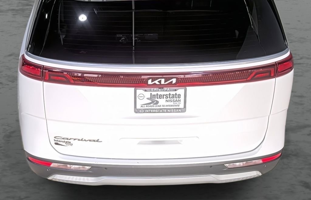 Used 2022 Kia Carnival LX image 7
