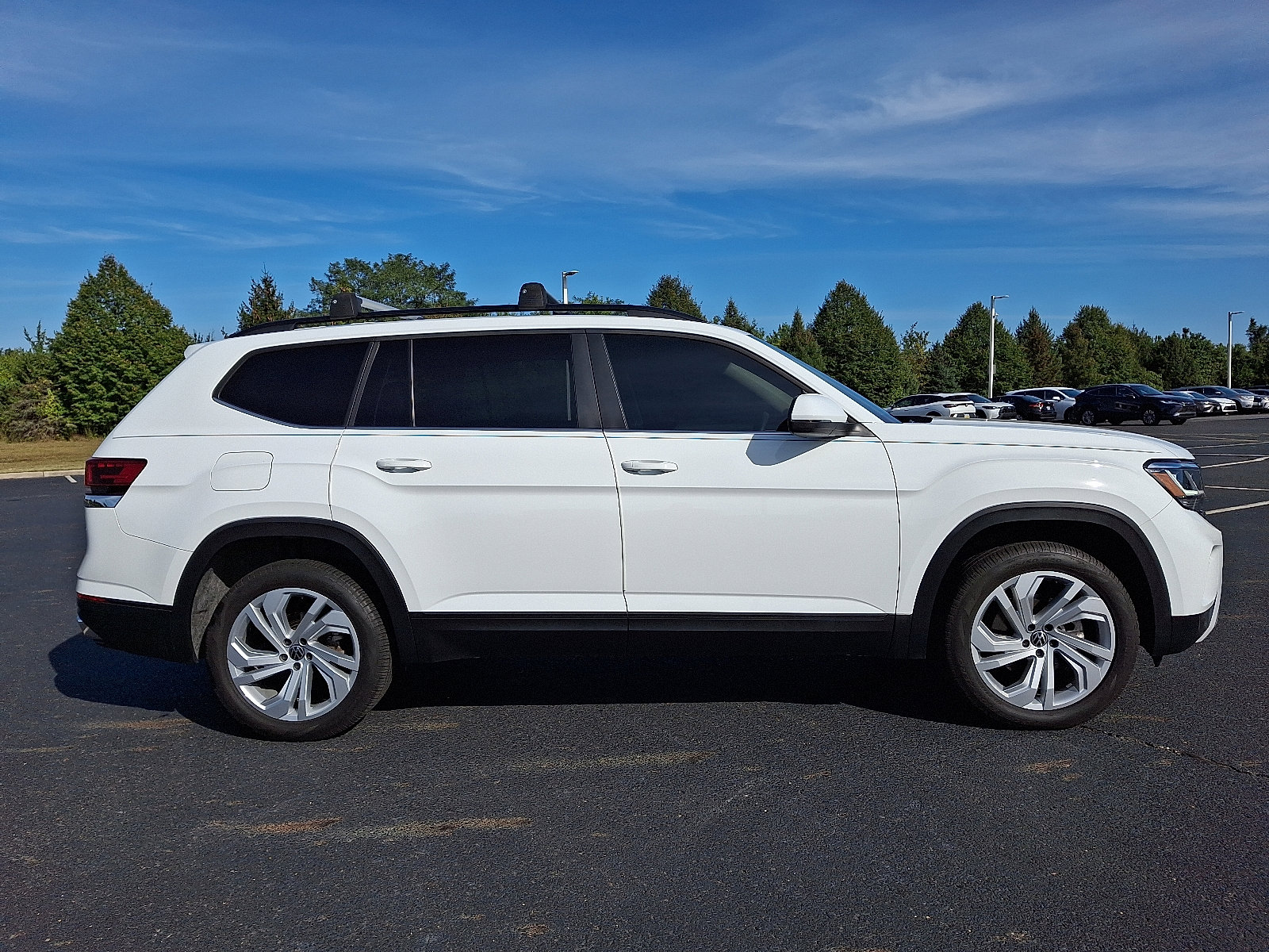 Used 2023 Volkswagen Atlas SE w/ Panoramic Sunroof Package image 7