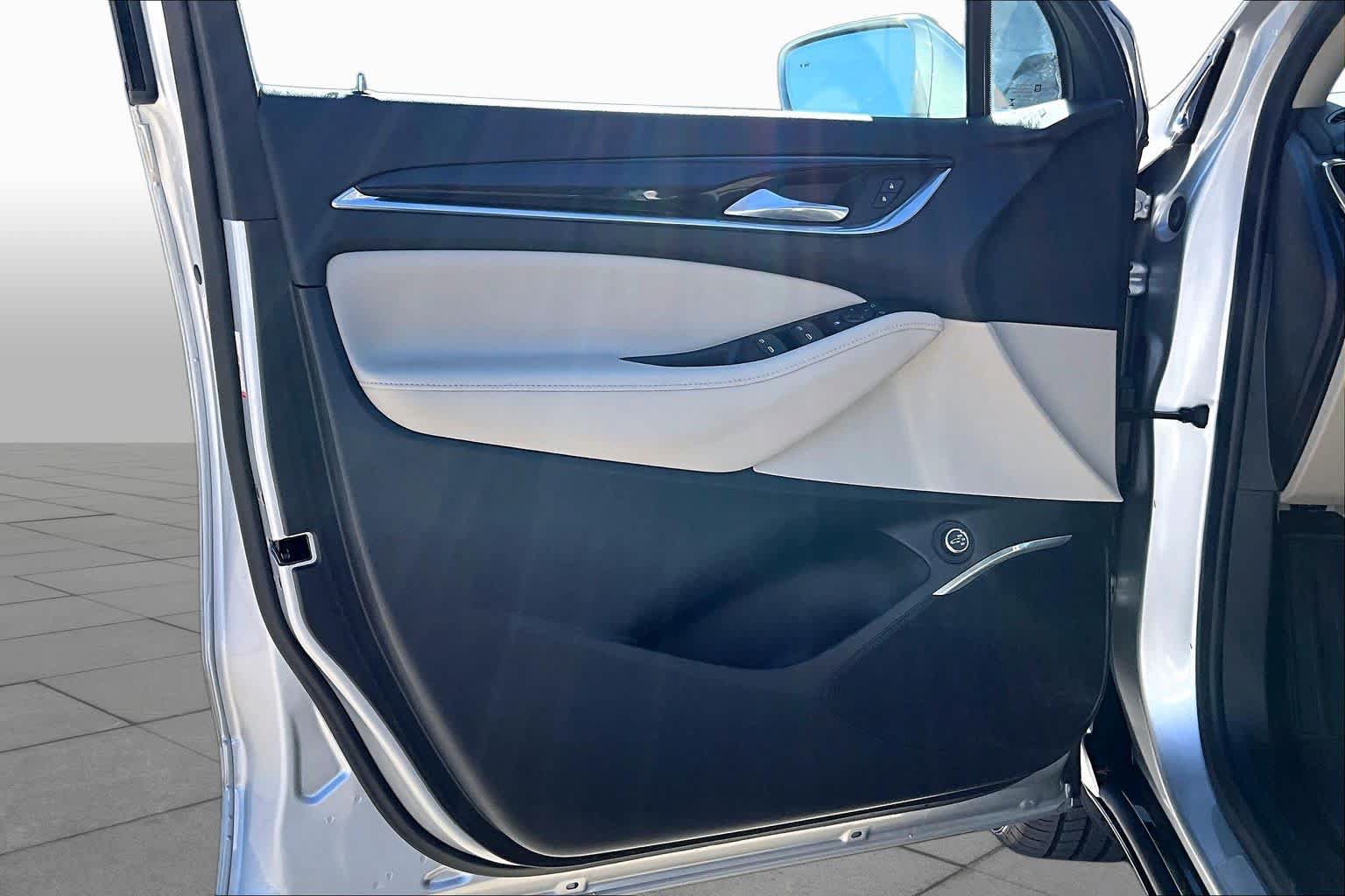 Used 2020 Buick Enclave Essence FWD image 19