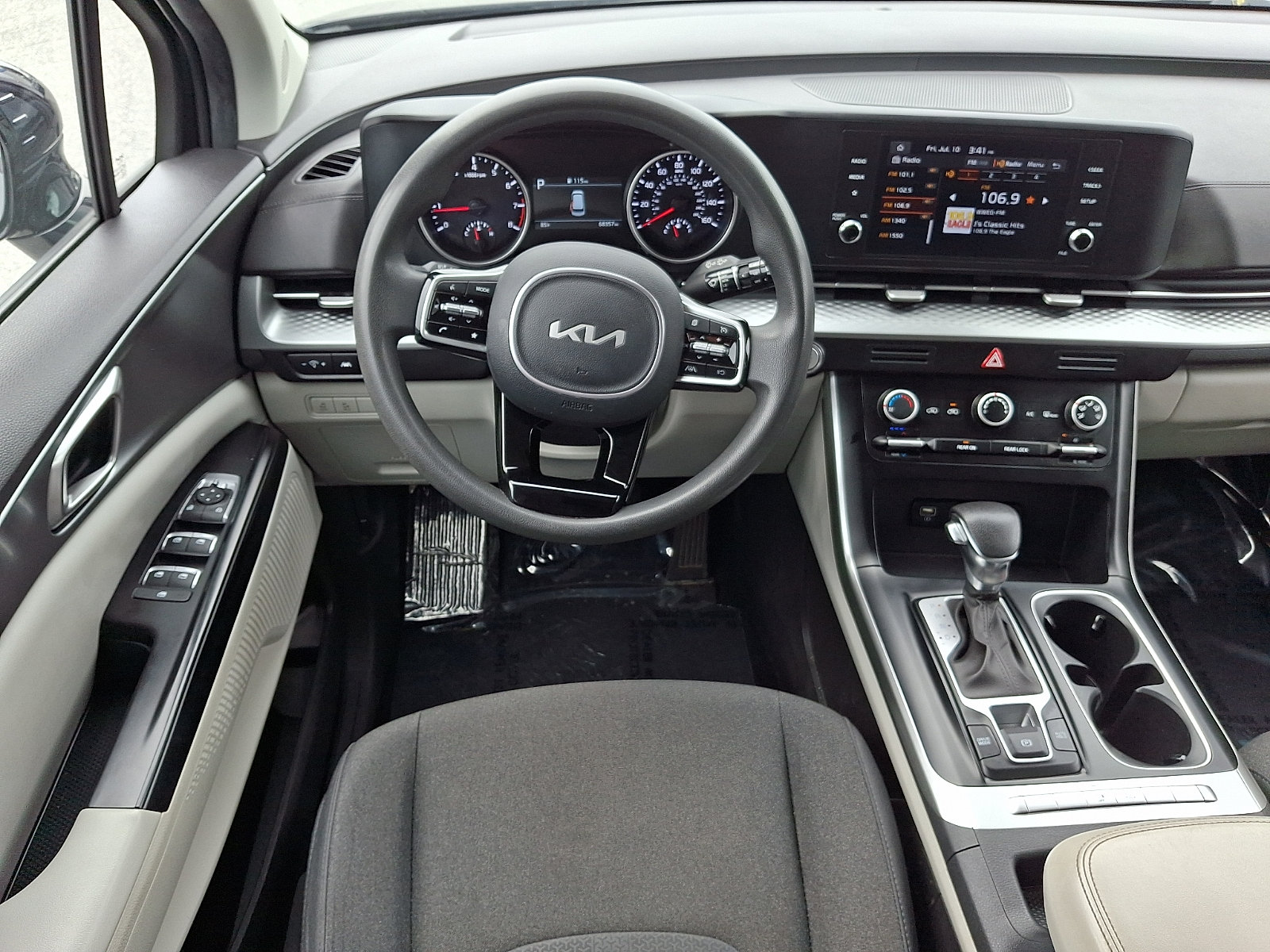 Used 2023 Kia Carnival LX FWD image 11