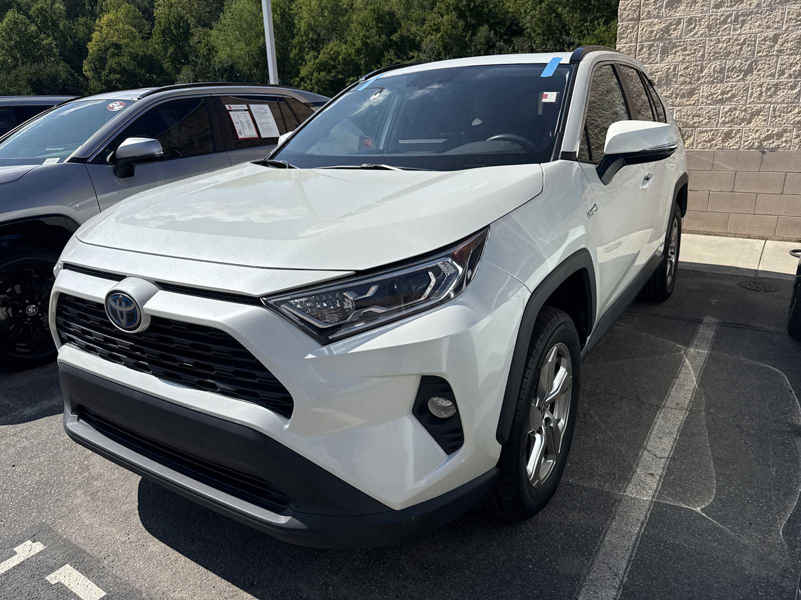 Used 2021 Toyota RAV4 XLE Premium AWD/4WD image 40