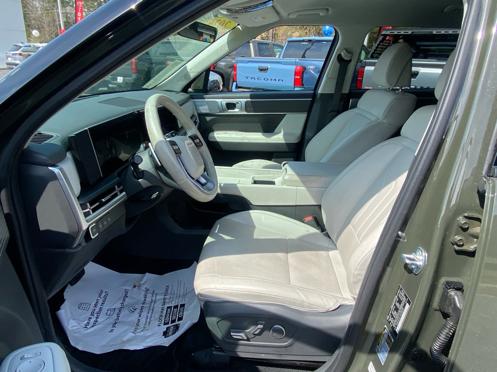 Used 2025 Hyundai Santa Fe SEL w/ Tow & Go Package image 5