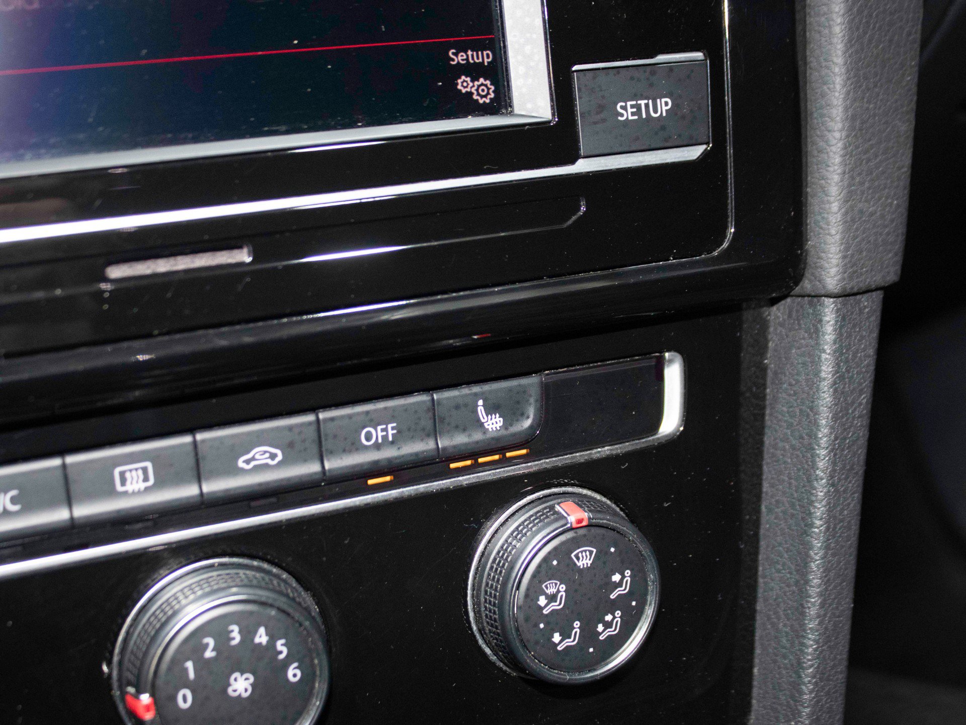 Used 2019 Volkswagen Golf 4-Door FWD image 38