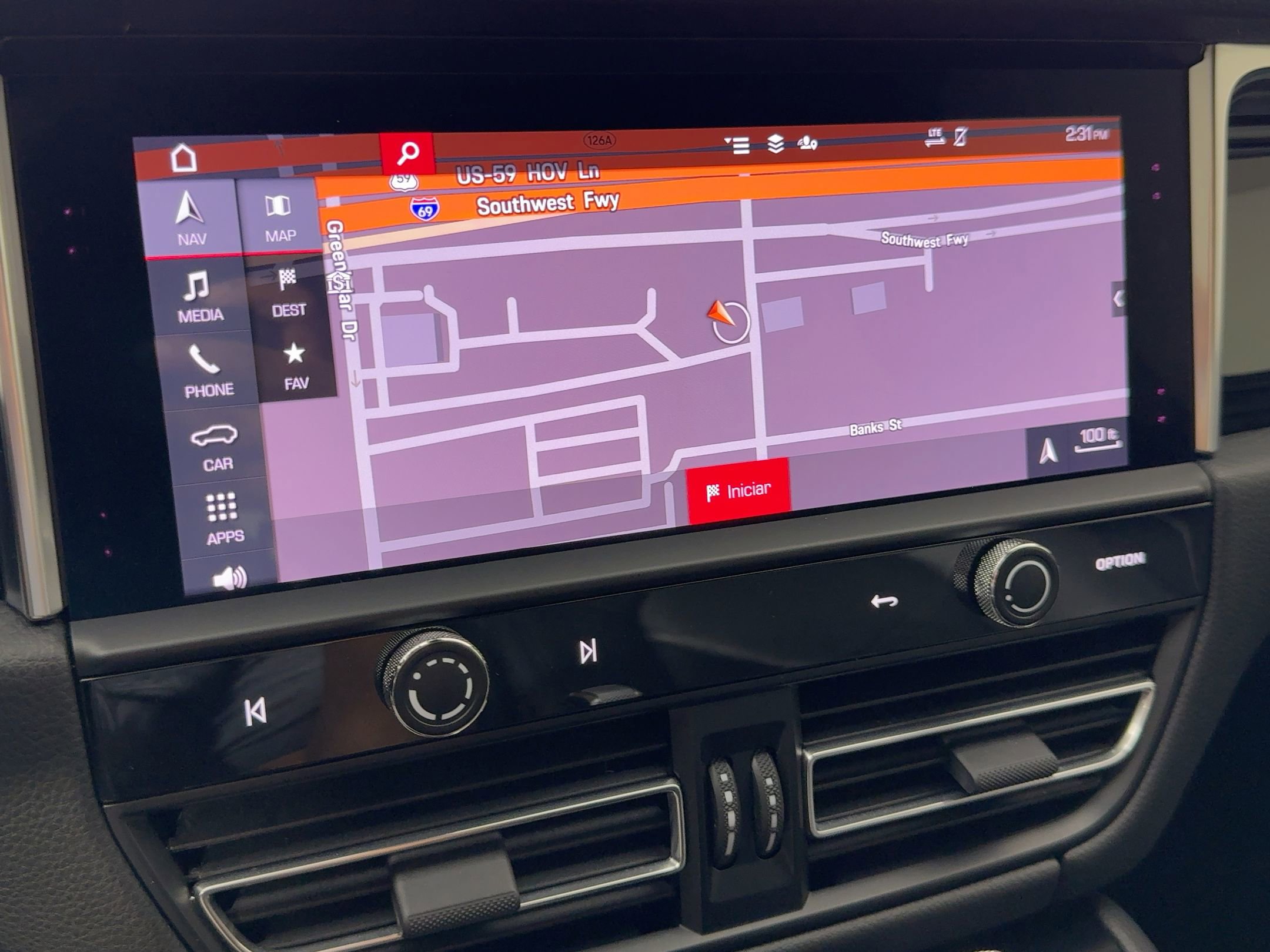 Certified 2024 Porsche Macan image 25