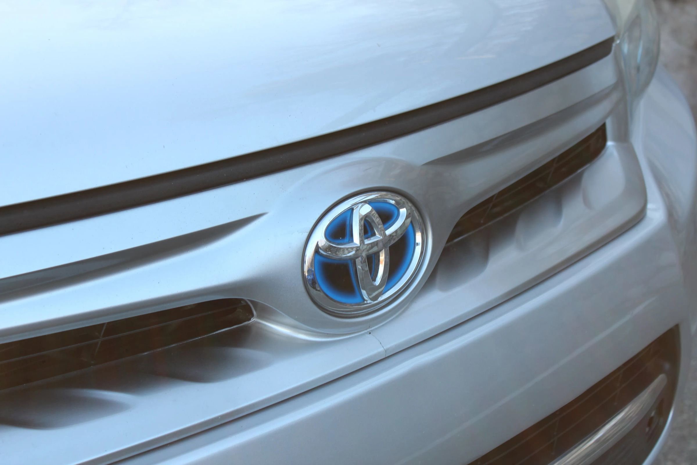 Used 2011 Toyota Highlander Hybrid w/ Cold Weather Pkg image 38