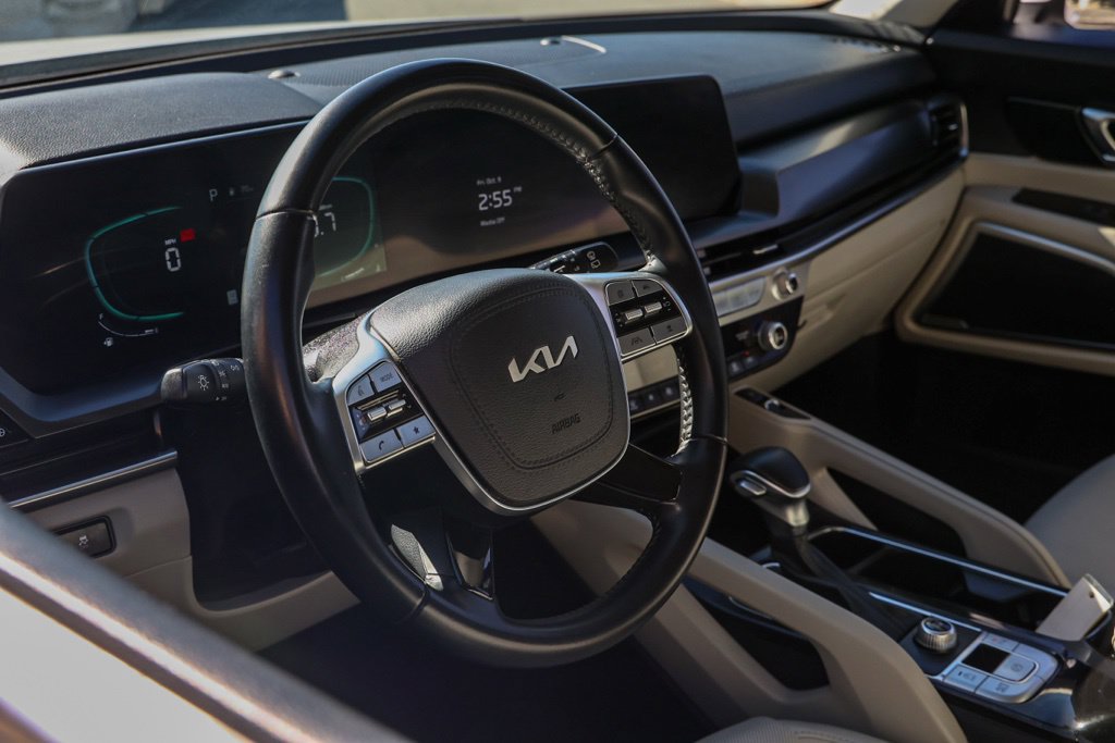 Used 2025 Kia Telluride S FWD image 15