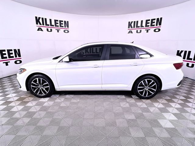 Used 2025 Volkswagen Jetta SE w/ Sunroof Package image 4