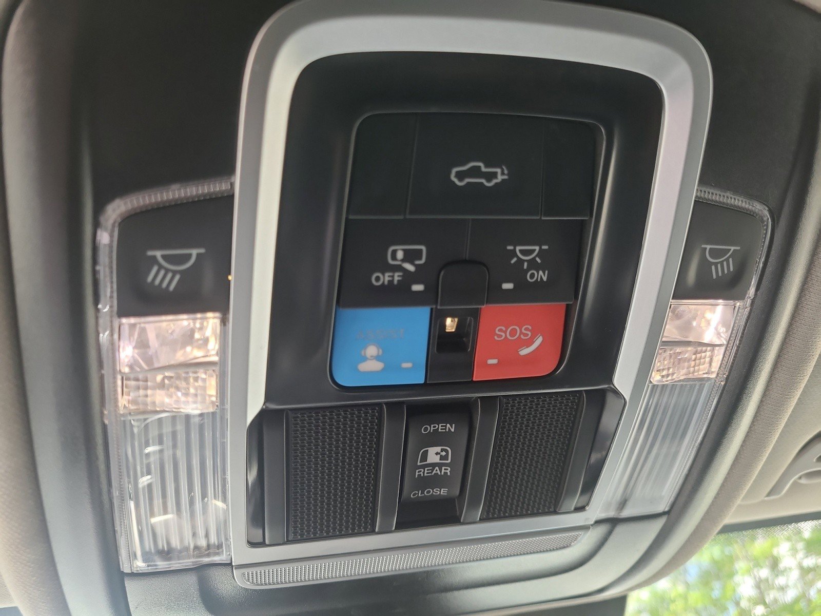 Used 2024 RAM 2500 Laramie w/ Safety Group image 29