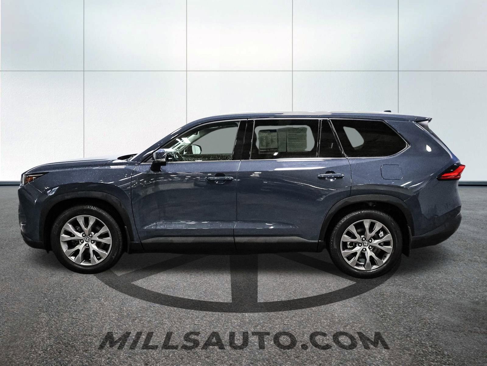 Used 2024 Toyota Grand Highlander Limited image 3