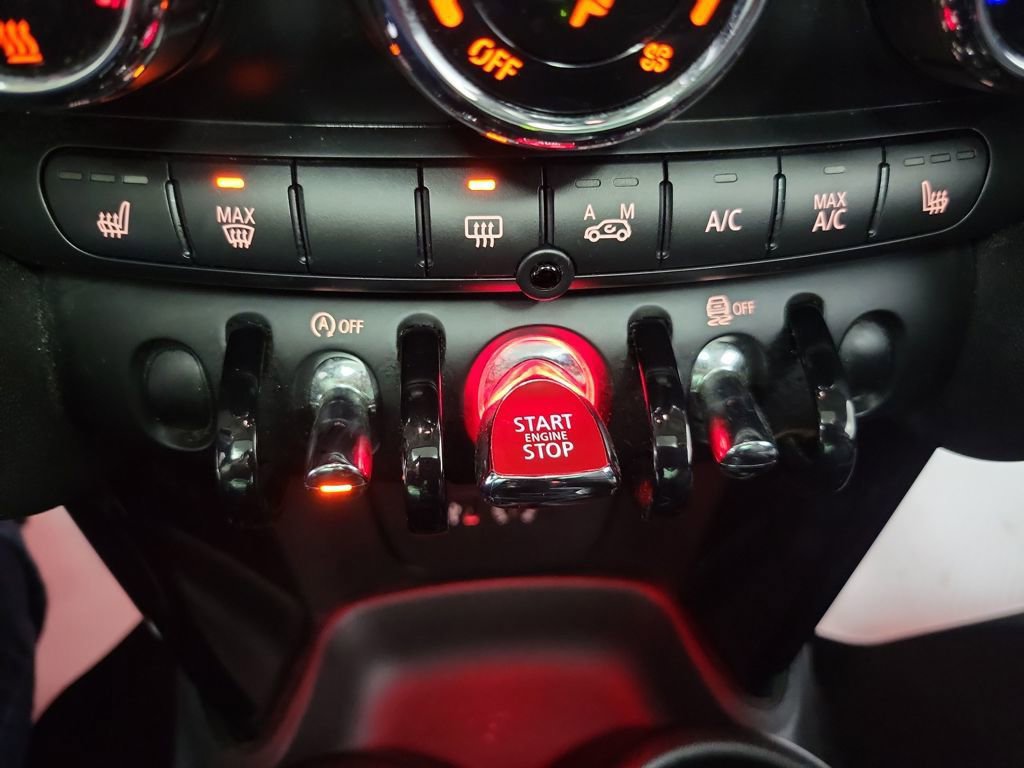 Used 2015 MINI Cooper S image 41