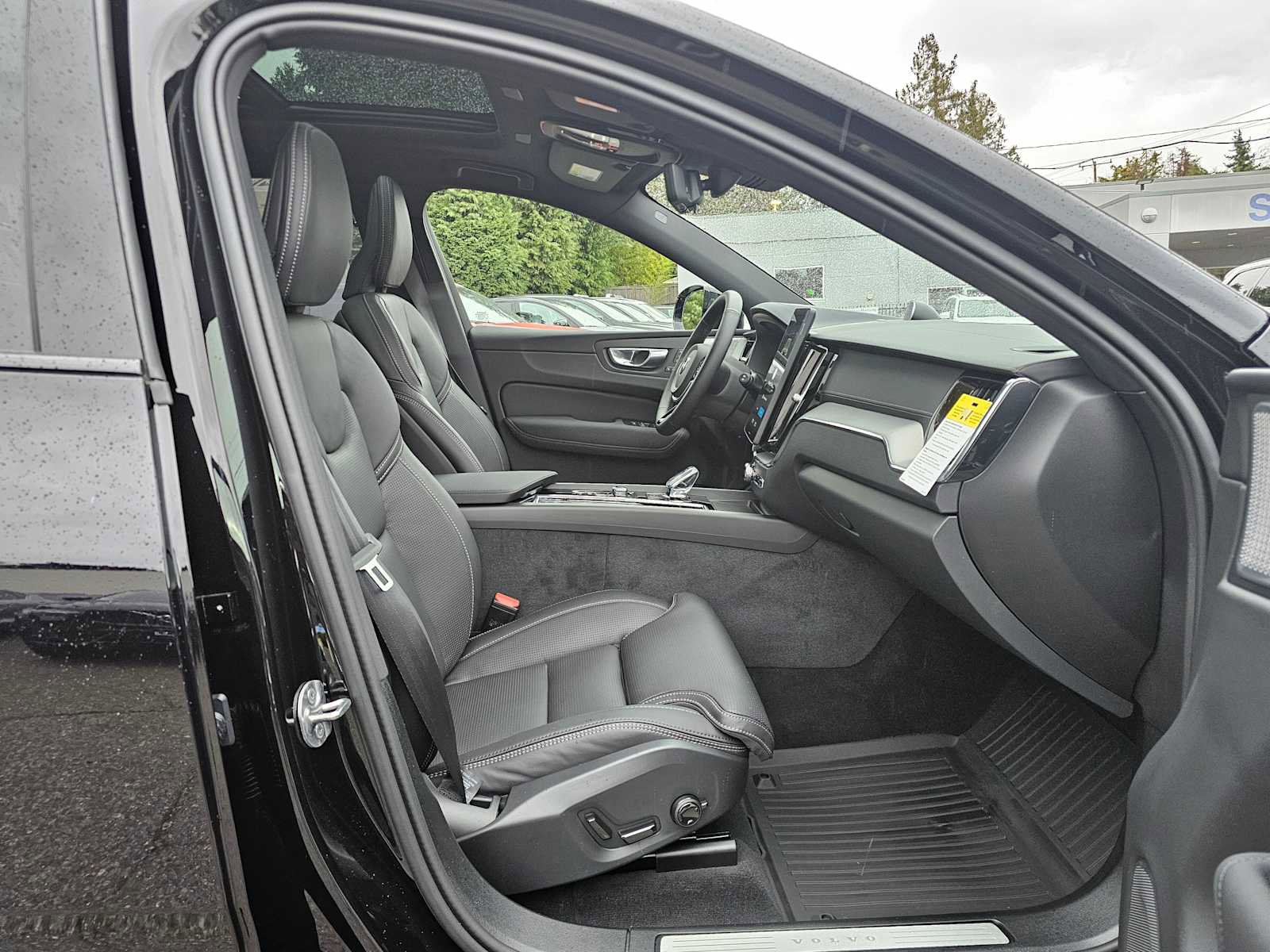 New 2026 Volvo XC60 B5 Ultra w/ Protection Package Premier image 10