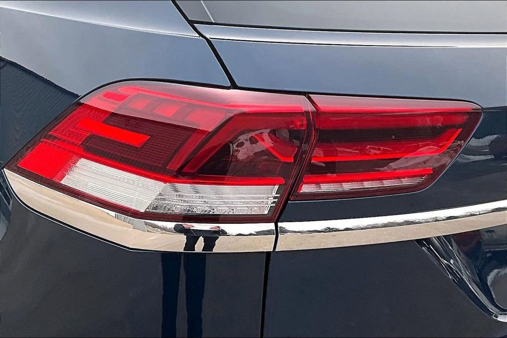 Used 2022 Volkswagen Atlas Cross Sport SEL R-Line w/ Cross Sport MDO Package image 22