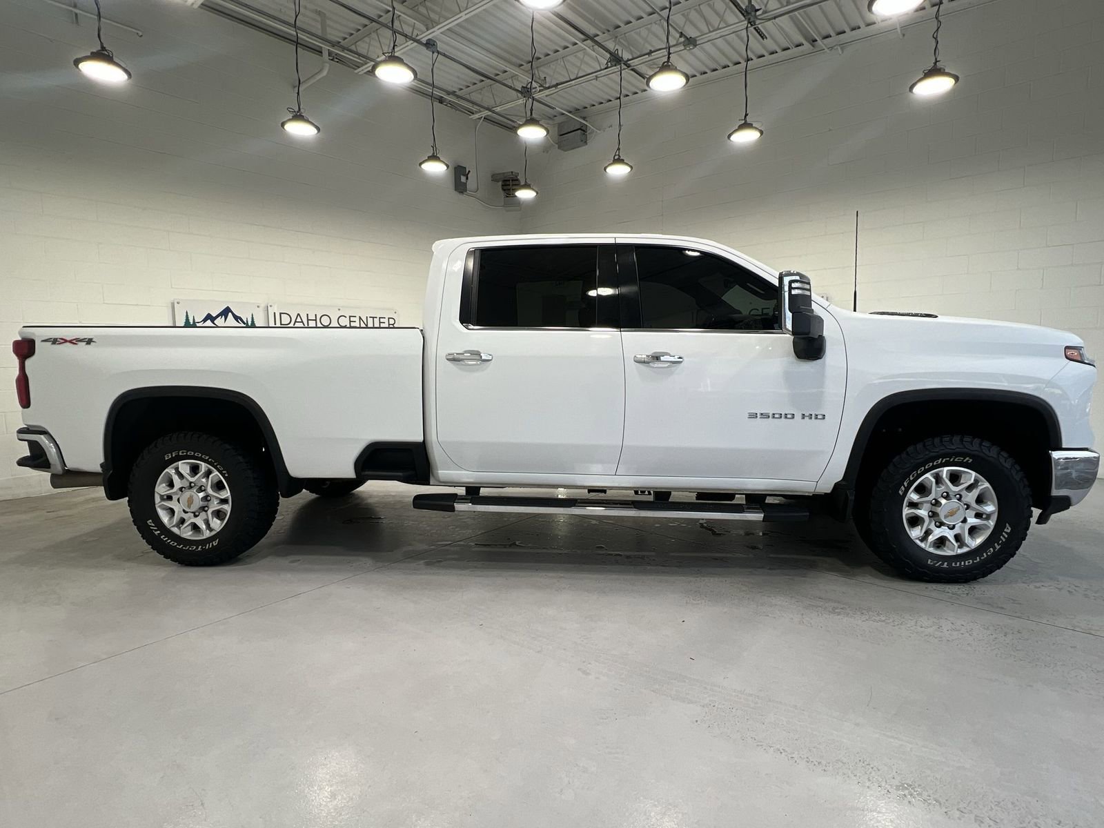 Used 2024 Chevrolet Silverado 3500 LTZ w/ LTZ Convenience Package image 9