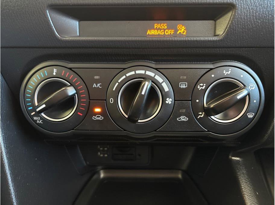 Used 2016 MAZDA MAZDA3 i Touring image 19