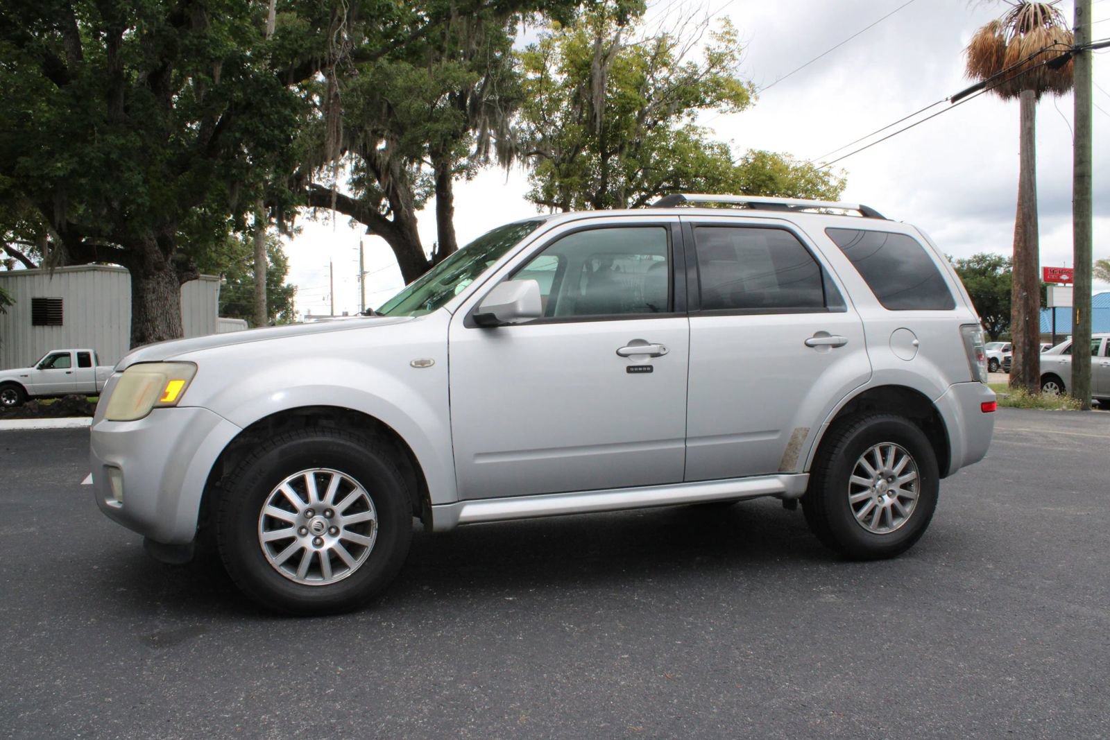 Used 2009 Mercury Mariner Premier FWD image 3