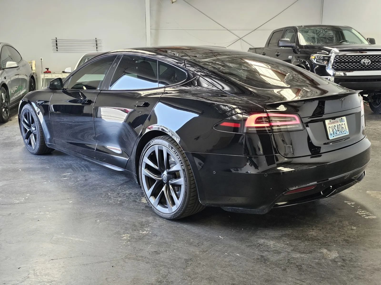Used 2022 Tesla Model S Plaid AWD/4WD image 2
