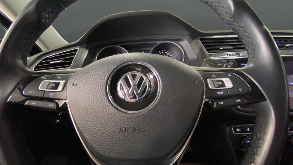 Used 2019 Volkswagen Tiguan SE w/ Panoramic Sunroof Package AWD/4WD image 16
