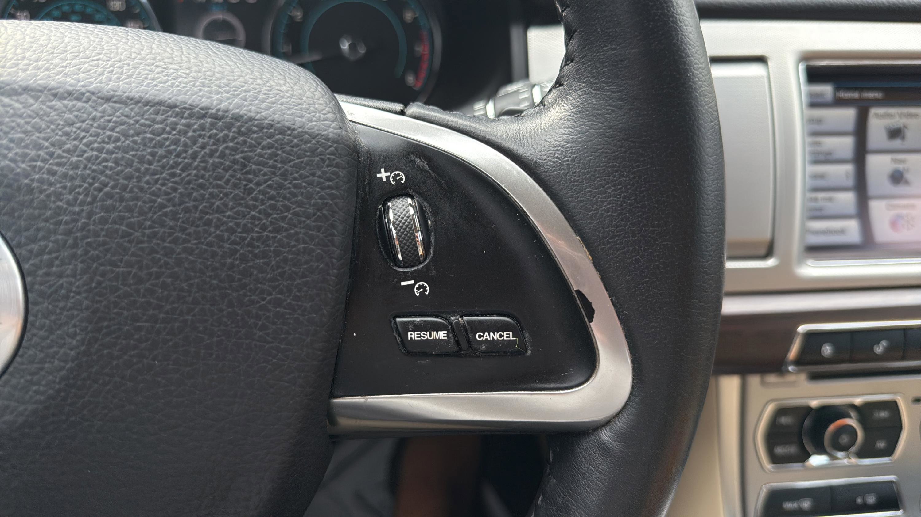 Used 2012 Jaguar XF image 25