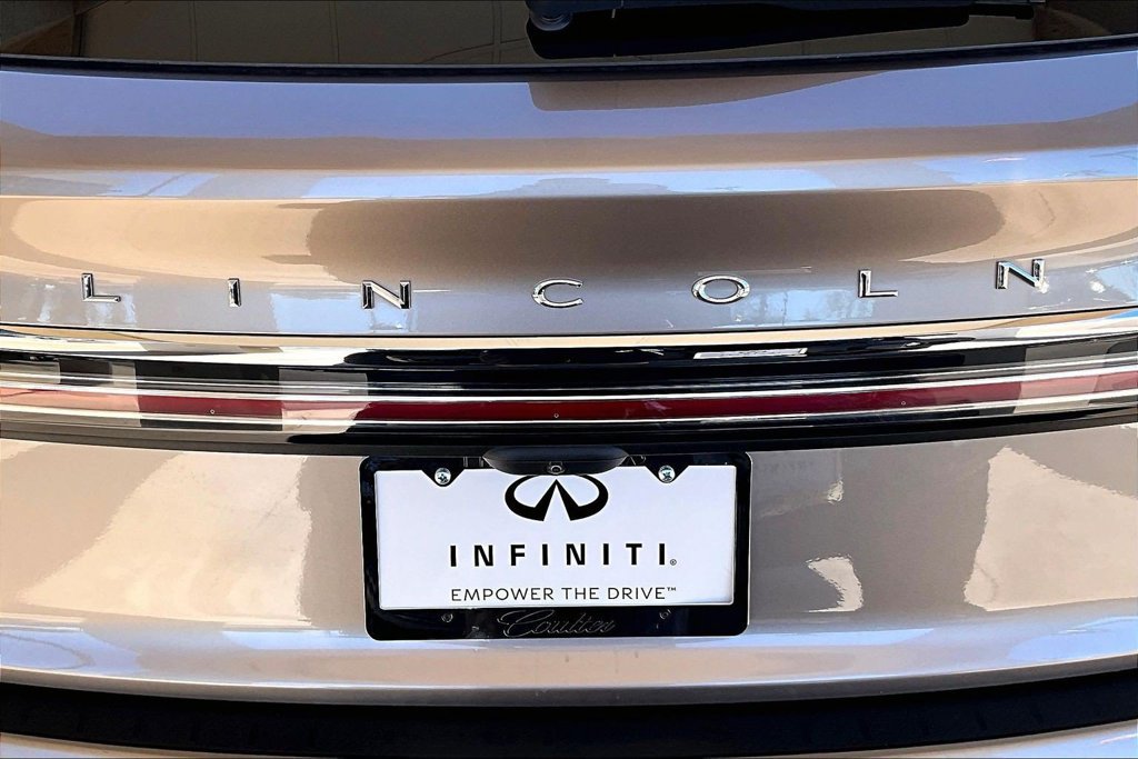 Used 2021 Lincoln Nautilus Reserve FWD image 8