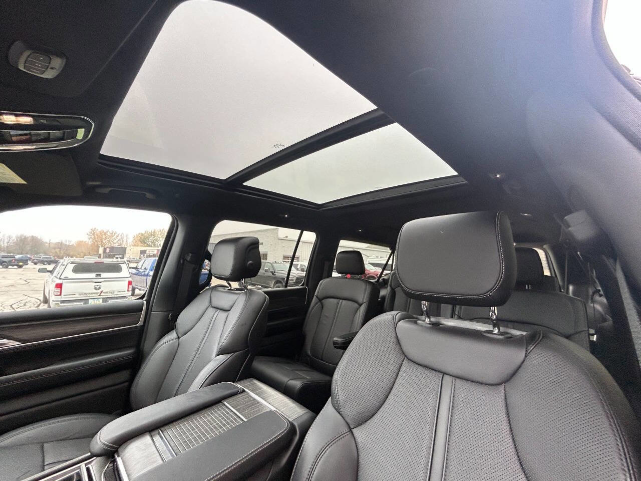 Used 2024 Jeep Wagoneer L Series III w/ Premium Group I image 6