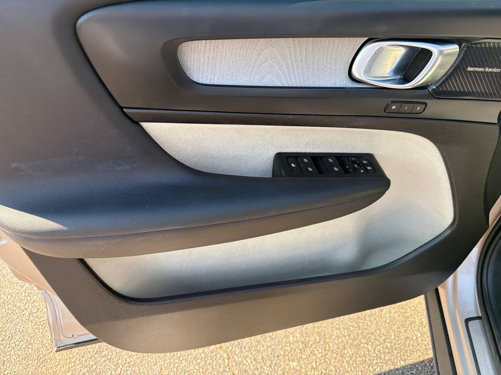 Certified 2024 Volvo XC40 B5 Plus w/ Protection Package Premier image 13