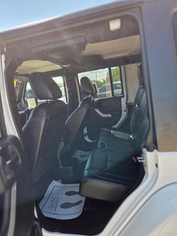 Used 2017 Jeep Wrangler Unlimited Sahara w/ Dual Top Group AWD/4WD image 11
