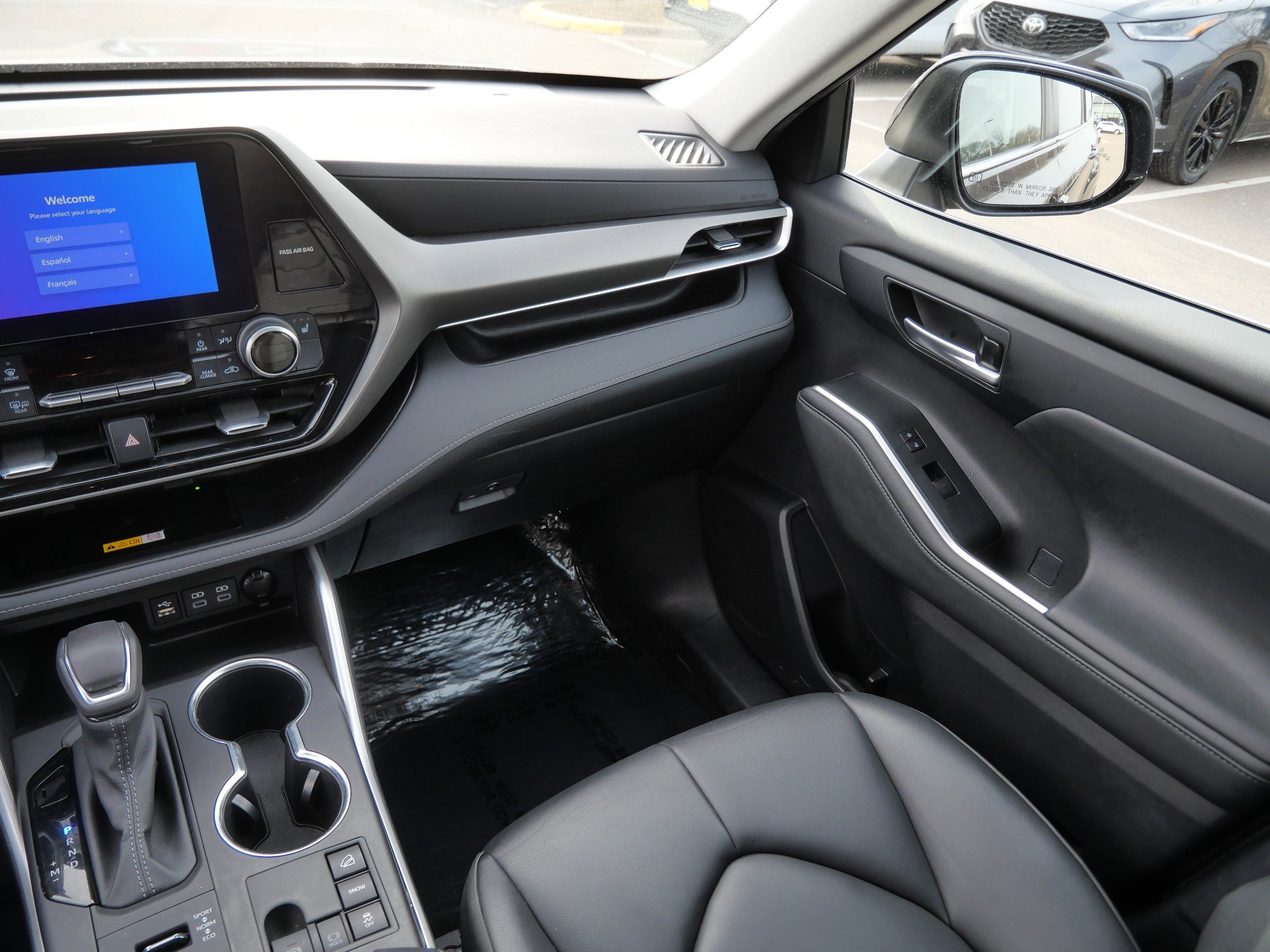 Certified 2024 Toyota Highlander XLE image 12