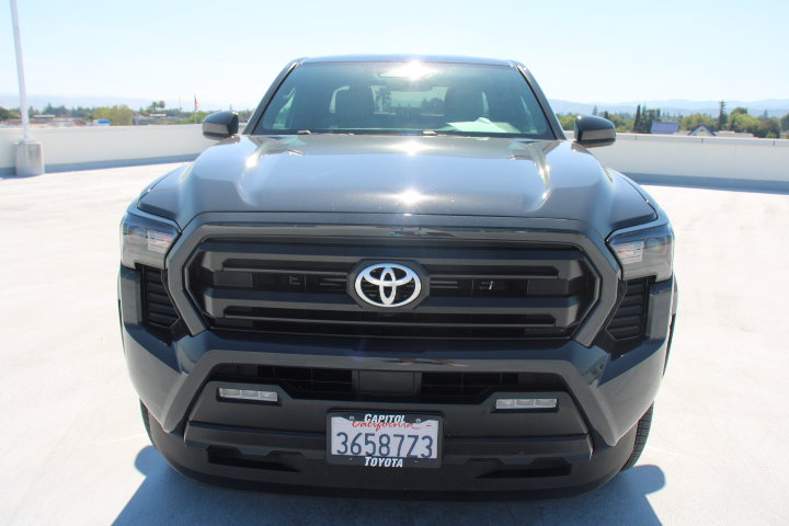 Certified 2024 Toyota Tacoma SR5 AWD/4WD image 8