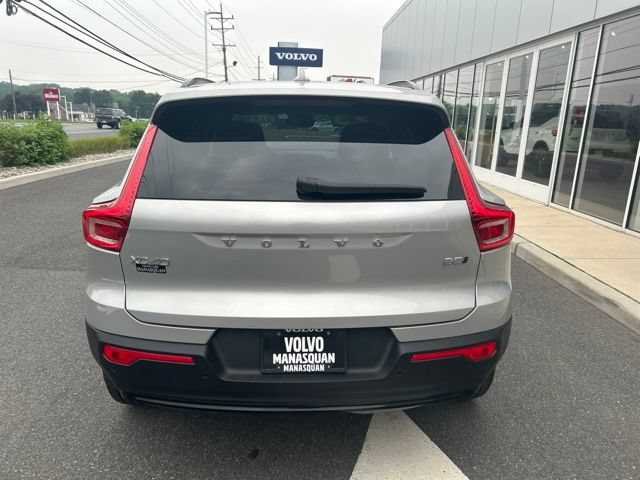 Certified 2025 Volvo XC40 B5 Plus AWD/4WD image 4