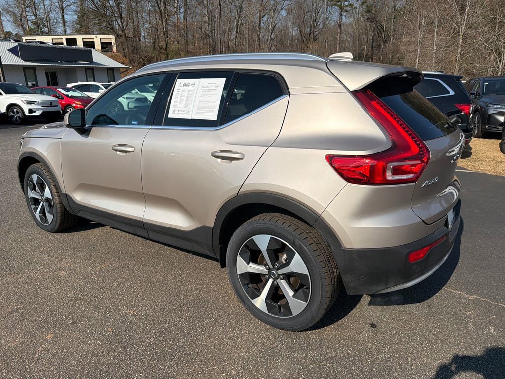 Certified 2024 Volvo XC40 B5 Plus w/ Protection Package Premier image 3