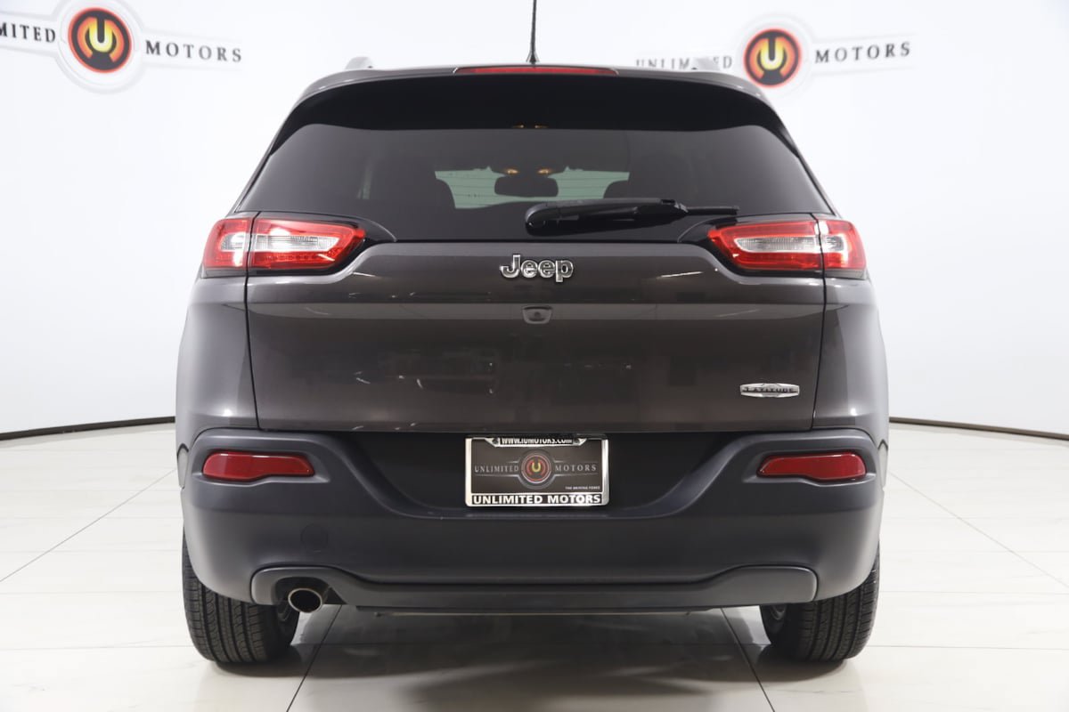 Used 2018 Jeep Cherokee Latitude Plus w/ Cold Weather Group FWD image 42