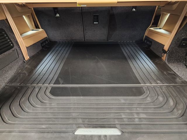 New 2026 Land Rover Range Rover Long Wheelbase SE image 32