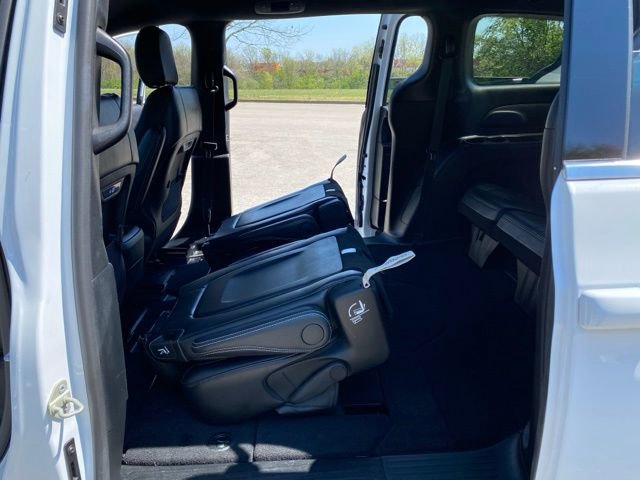 Used 2025 Chrysler Pacifica Select image 37