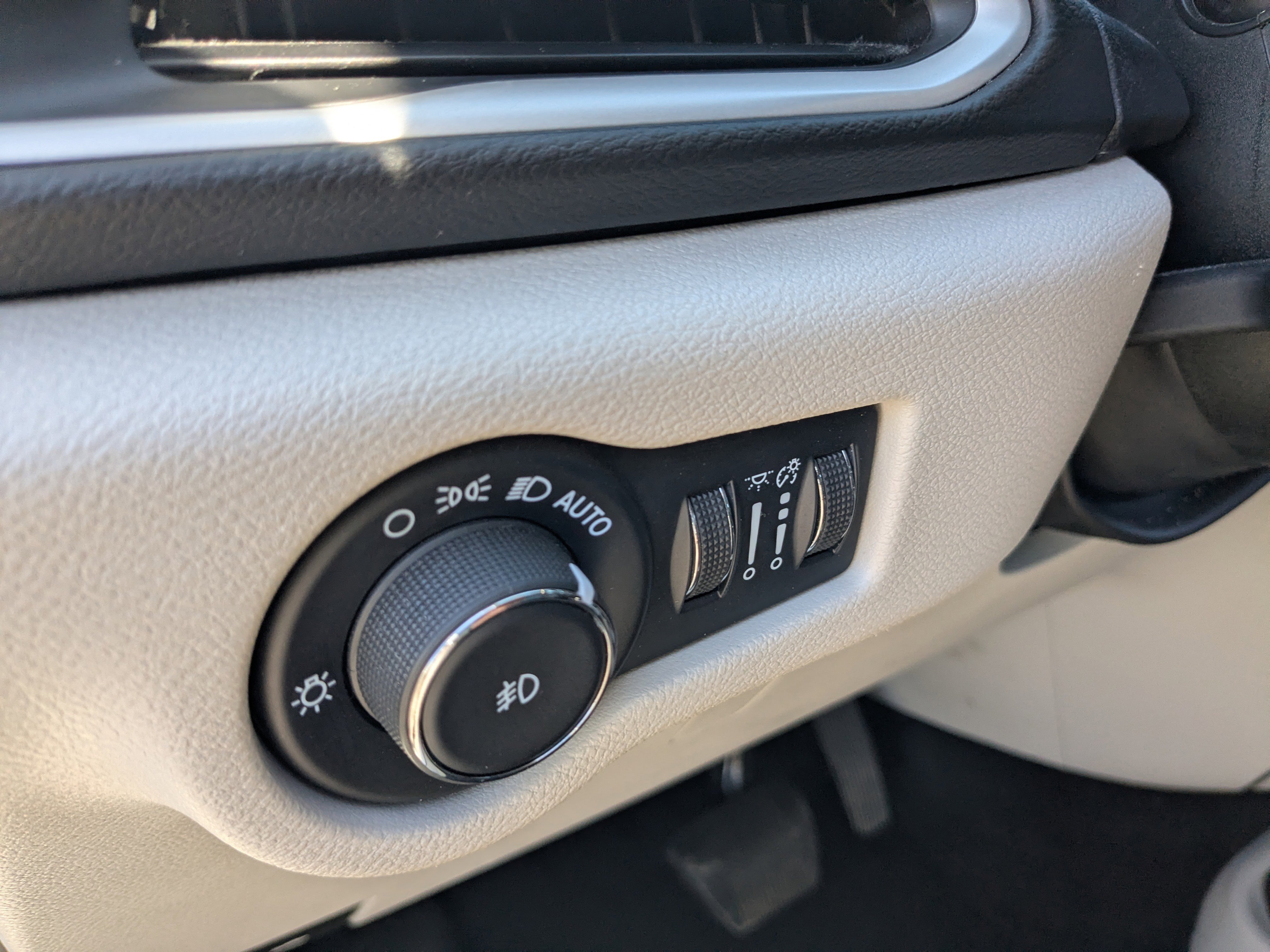 Used 2022 Chrysler Pacifica Touring-L image 30