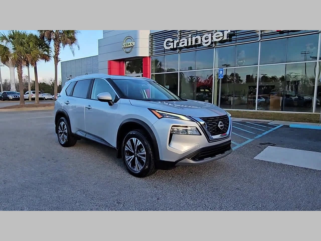 Used 2023 Nissan Rogue SV w/ SV Premium B Package image 18